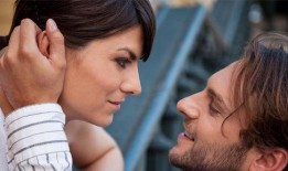 《妻 》在线观看,一段跨越时空的深情守候